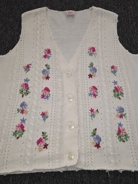 Vintage Floral Embroidered White Knit Vest Sweater